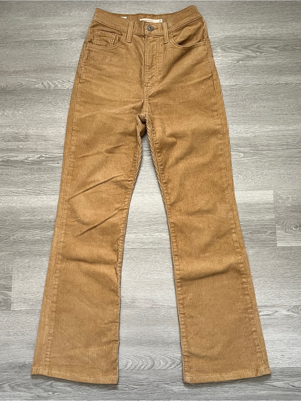 LEVI’S RIBCAGE BOOT CORDUROY PANTS